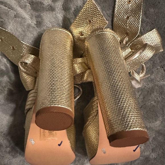 NEW Azalea Wang Crawley Platform Sandal - Picture 8 of 15